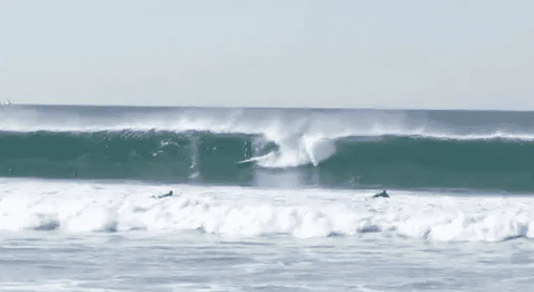 Controvérsia entre surfistas e foileiros agita redes sociais